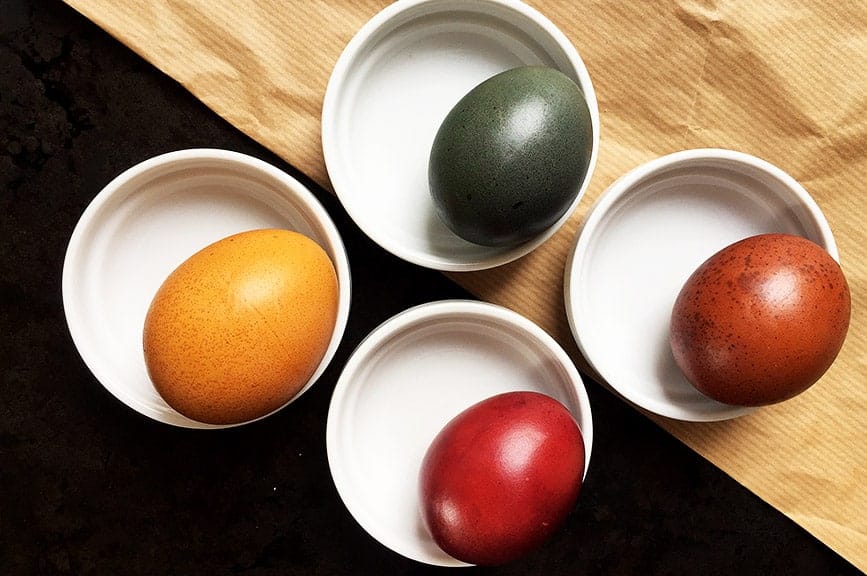 how to dye eggs naturally