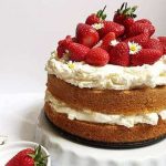 Easy Strawberry and Cream Cake