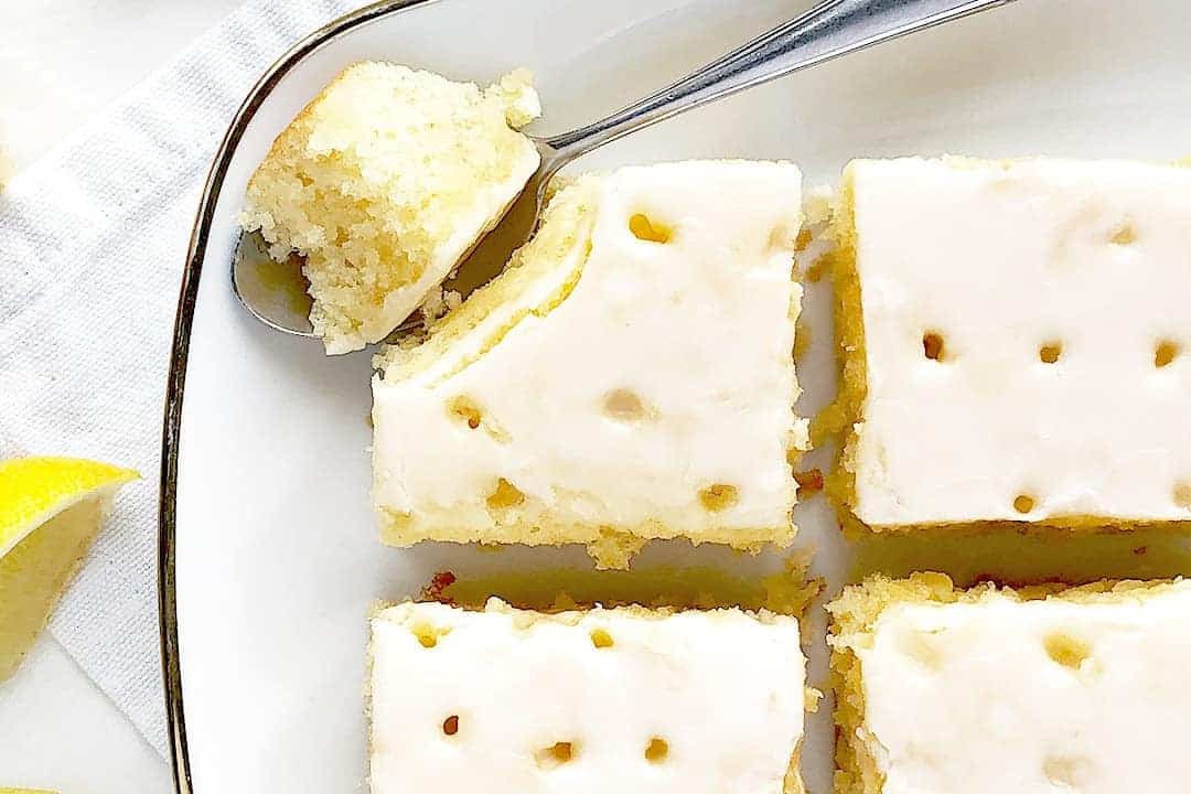 How to make lemon drizzle icing for a cake