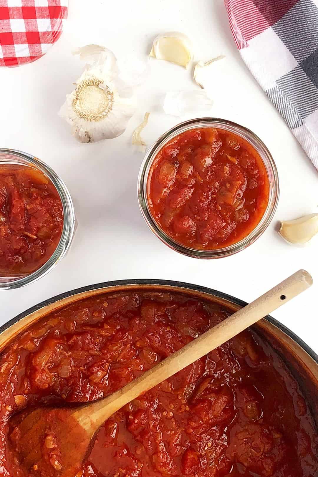 How to make homemade tomato sauce