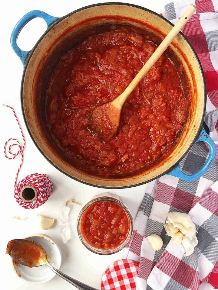 Simple gluten-free tomato sauce