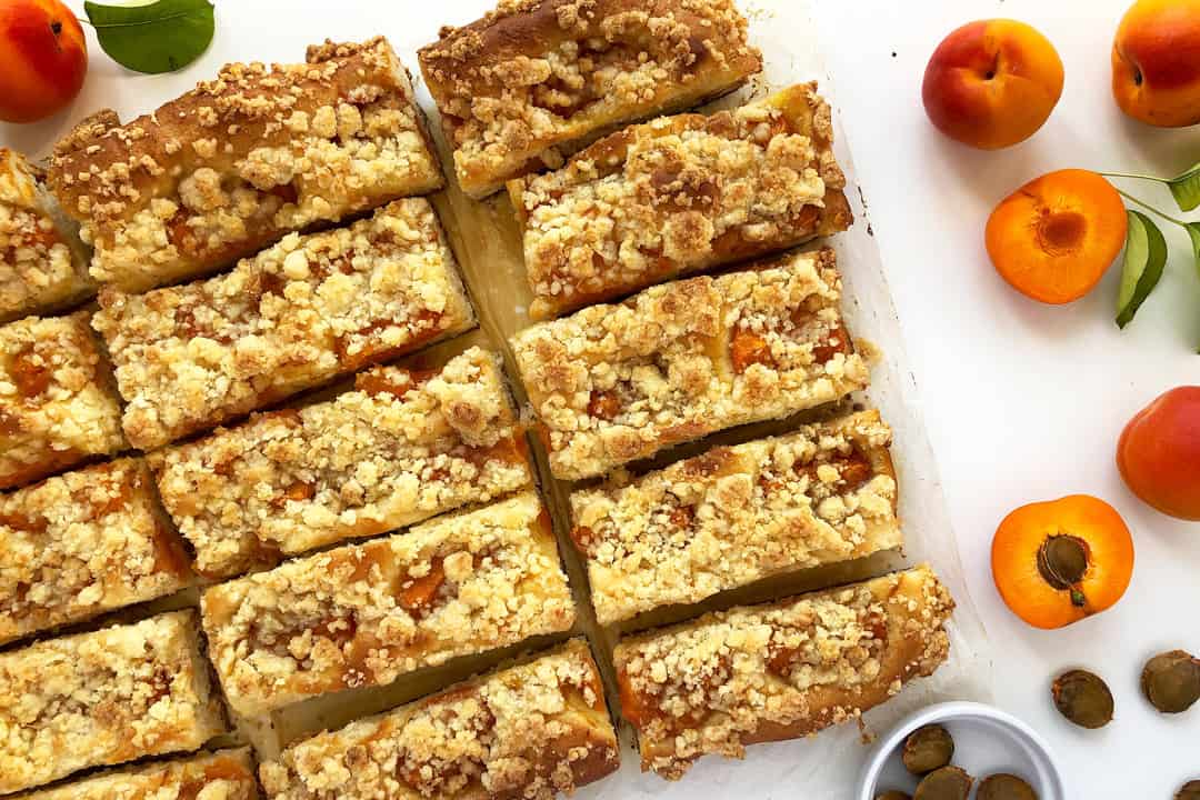 Yeast cake with Apricots and Coconut Crumble