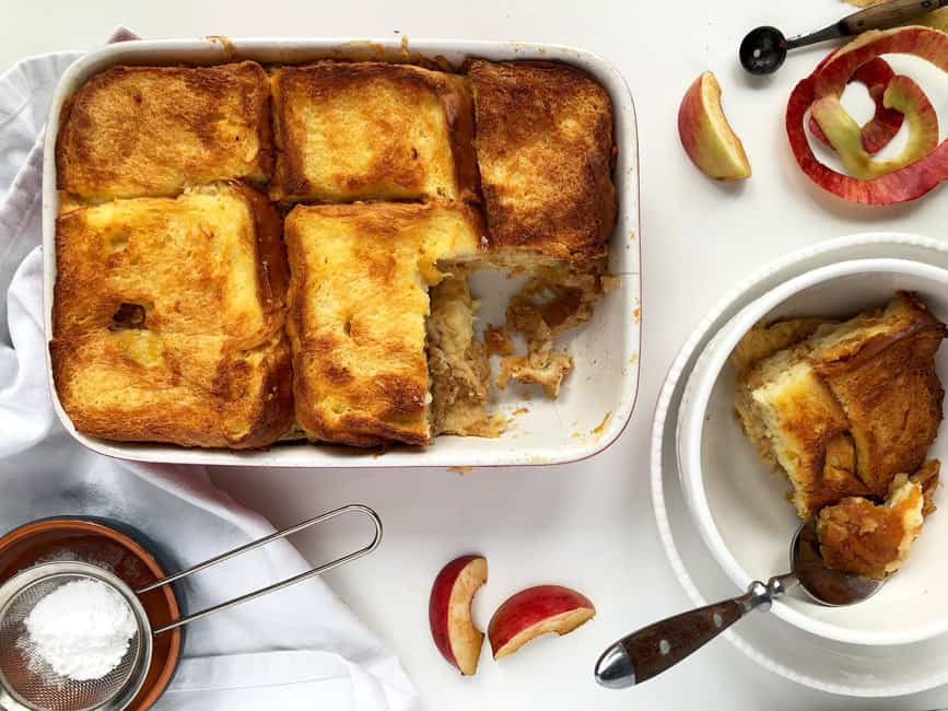 Layered bread pudding with apples and cinnamon
